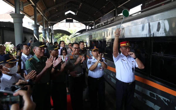 Thumbnail Berita - Kereta Anyar dari Surabaya Diserbu Penumpang, Ini Jadwal dan Namanya
