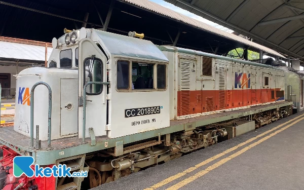 Foto Transportasi kereta api di Stasiun Gubeng Surabaya. (Foto: Shinta Miranda/Ketik.co.id)