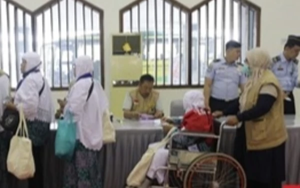 Thumbnail Berita - Hamil, Calon Haji Embarkasi Medan Batal Terbang ke Madinah