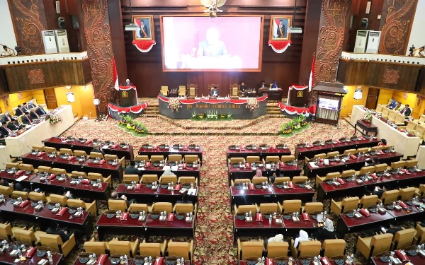 Foto Suasana Rapat Paripurna di Gedung DPRD Prov Jatim. (Foto: Humas Pemprov Jatim)