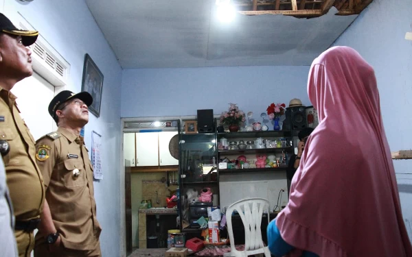 Thumbnail Berita - Bupati Bandung Tinjau Lokasi Bencana Puting Beliung