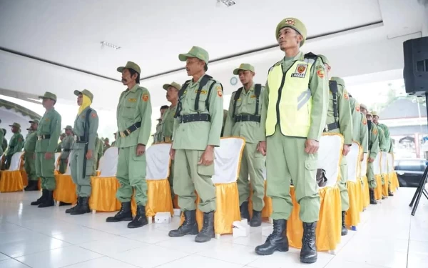 Foto Satlinmas Se-Kecamatan Nawangan yang siap menjaga tradisi dan ketertiban masyarakat  (Foto: Prokopim Pacitan)