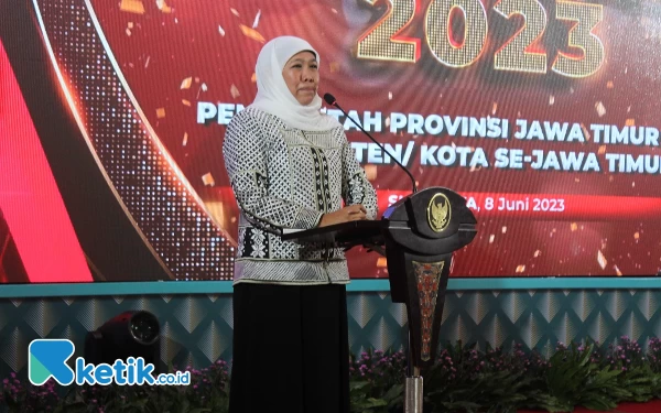 Foto Gubernur Khofifah saat menyampaikan sambutan di acara BKN Award 2023, Kamis (8/6/2023). (Foto: Husni Habib/Ketik.co.id)