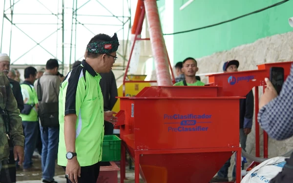 Foto Bupati Bandung Dadang Supriatna saat peresmian pabrik kopi CV. Ko'ma Agro Djaya Abadi  di Kp Mulyana RW 06 Desa Margamulya Kec Pangalengan, Sabtu (20/6/23).(Foto:Dskominfo)