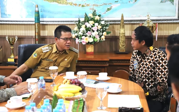 Foto Wamen ATR/BPN Raja Juli Antoni bersama Bupati Bandung Dadang Supriatna di Kantor BPN Kab Bandung, Senin (12/6/23).(Foto: Diskominfo)