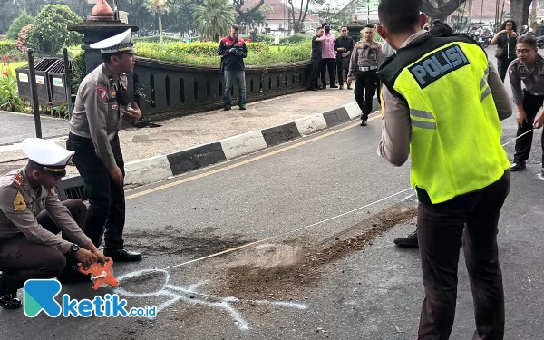 Thumbnail Kecelakaan di Alun-alun Tugu, Siswi SMA Nyaris Terlindas Truk