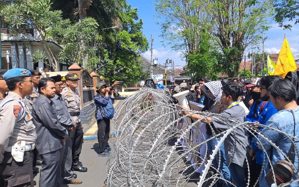 Aksi Mahasiswa PMII Tuntut Pembahasan RTRW dan RDTR Jember