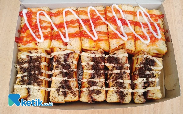 Foto Penampakan roti bakar spesial di Kedai Bisikan Kopi.(Foto: Sholeh/ketik.co.id)