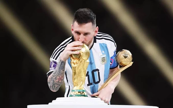 Foto Lionel Messi saat meraih gelar Piala Dunia 2022 Qatar. (Foto: FIFA.com)