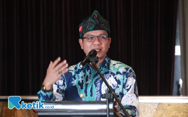 Foto Bupati Bandung Dadang Supriatna bersama para kandidat Ketua KNPI Kab Bandung, saat membuka Musda XV KNPI Kabupaten Bandung di Soreang, Minggu (18/6). (Foto: Diskominfo)