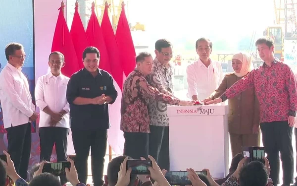 Thumbnail Berita - Hadir di Gresik, Jokowi Resmikan Pembangunan Pabrik Foil Tembaga Terbesar se-Asia Tenggara