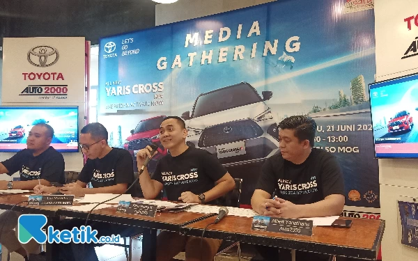 Foto Toyota Astra Motor saat sesi pemaparan keunggulan dan menginformasikan harga resmi All-New Yaris Cross