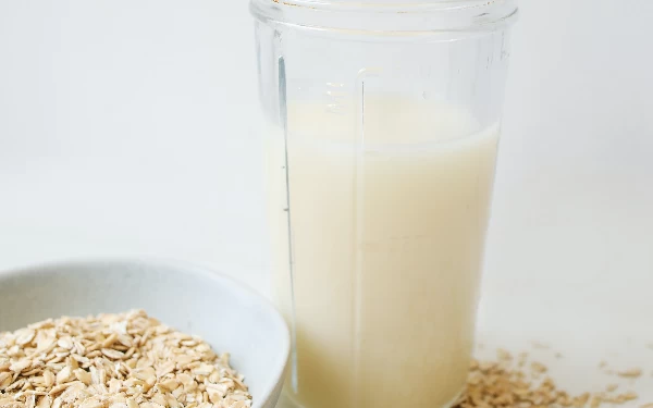 Thumbnail Berita - Suka Konsumsi Susu Oat? Hati-Hati Dampak Negatifnya Bagi Tubuh