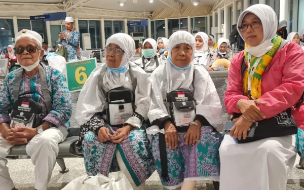 Thumbnail Berita - Komisi VIII DPR RI Menilai, Layanan Petugas Haji di Bandara Baik dan Lancar