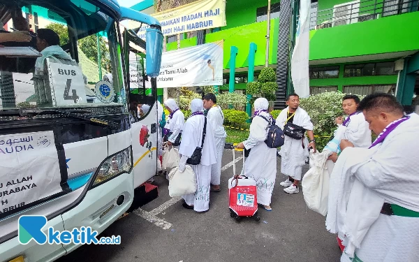 Thumbnail Seluruh Kloter Jemaah Haji Embarkasi Surabaya Telah Berangkat ke Tanah Suci