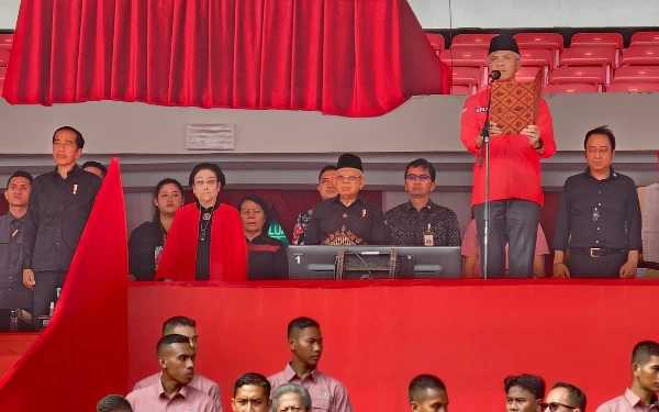 Ganjar Bacakan Dedication of Life Bung Karno, Stadion GBK Hening