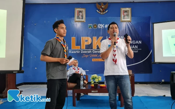 Foto Kiagus Firdaus saat menjawab pertanyaan dari peserta pelatihan LPK, Sabtu (24/6/2023). (Foto: Husni Habib/Ketik.co.id)