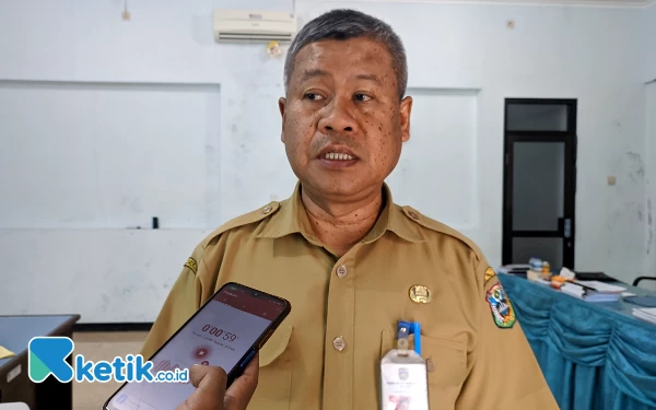 Foto Sekretaris Daerah (Sekda) Pacitan Heru Wiwoho saat diwawancarai. (Foto: Al Ahmadi/Ketik.co.id)