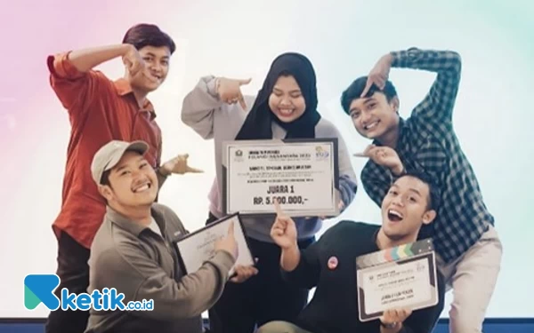 Foto Tim mahasiswa FIB UB yang meraih juara pertama (foto: akun resmi FIB UB)