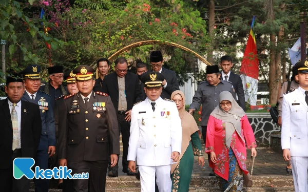 Foto Bupati Bandung Dadang Supriatna saat peringatan Hari Bhayangkara ke-77 di Lapangan Upakarti, Soreang, Sabtu (1/7/23). (Foto: Diskominfo)