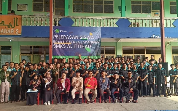 SMK Al-Ittihad Cianjur Lepas Siswa Ikuti PKL, Persiapan Menuju Dunia Kerja