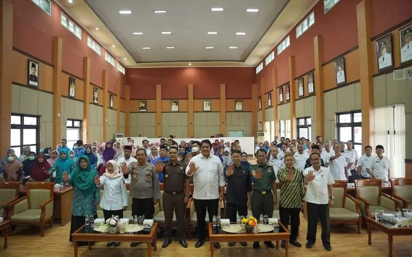 Foto Ratusan peserta dan perangkat desa hingga daerah pengampu stunting, kampanyekan pencegahan stunting di Pacitan. ( Foto: Prokopim Pacitan)