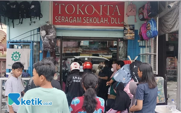 Libur Akan Usai, Orangtua Mulai Sibuk Membelikan  Seragam Sekolah