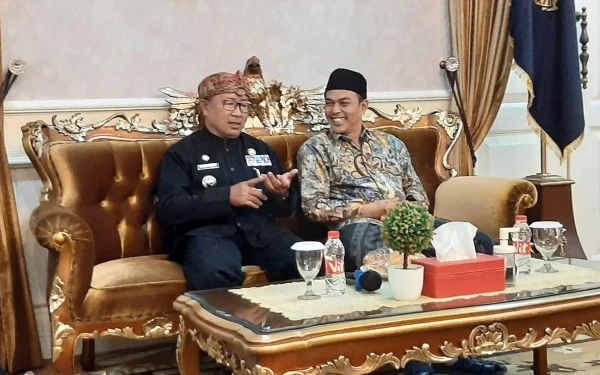 Foto Bupati Cianjur dan Ketua Tanfidziyah PCNU Cianjur Kiai Deden Usman