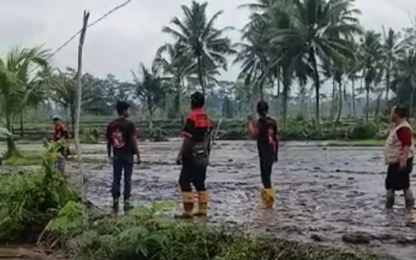 Thumbnail Pemuda Pancasila Lumajang Turunkan 70 Anggota Bantu Korban Banjir