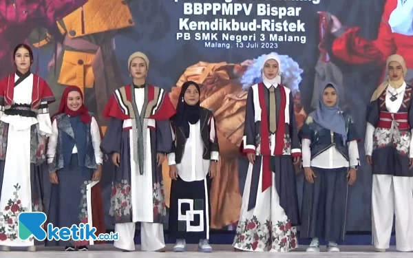 Thumbnail Berita - Guru Fashion SMKN 3 Kota Malang Usung Baju Berkonsep Korea