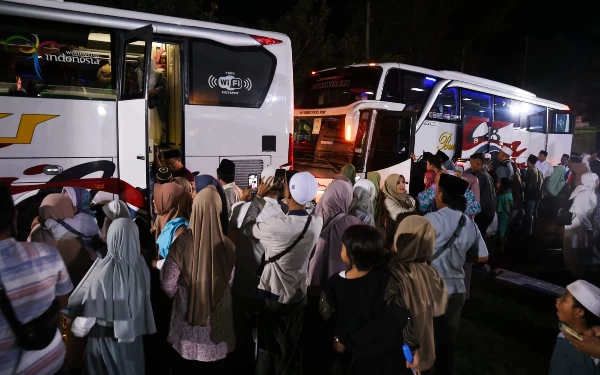 Thumbnail Berita - Tangis Haru Sambut Kedatangan 167 Jemaah Haji Kota Probolinggo