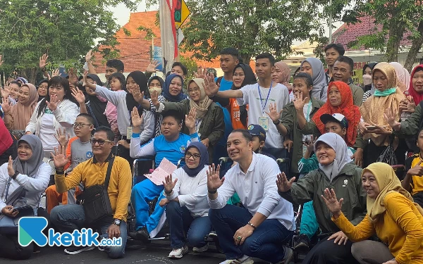 Foto Wali Kota Surabaya mengampanyekan Stop Kekerasan Anak. (Foto: Shinta Miranda/Ketik.co.id)