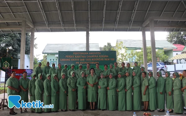 Foto Foto bersama Ibu Persit KCK (Foto Humas Kodim)