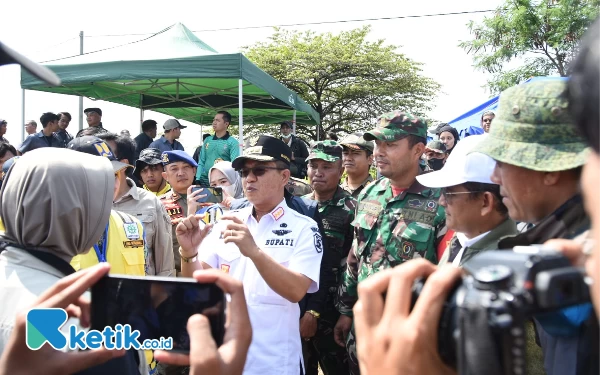 Foto Bupati Bandung Dadang Supriatna saat kegiatan peringatan Hasri Sungai Nasional di Bendungan Bugel, Desa Cimekar Kec Cileunyi, Rabu (26/7/23).(Foto:Diskominfo)