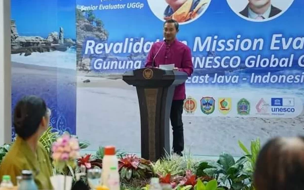 Foto Bupati Pacitan saat memberikan sambutan di acara Gala dinner bersama Tim UNESCO GG. (Foto: Prokopim Pacitan)