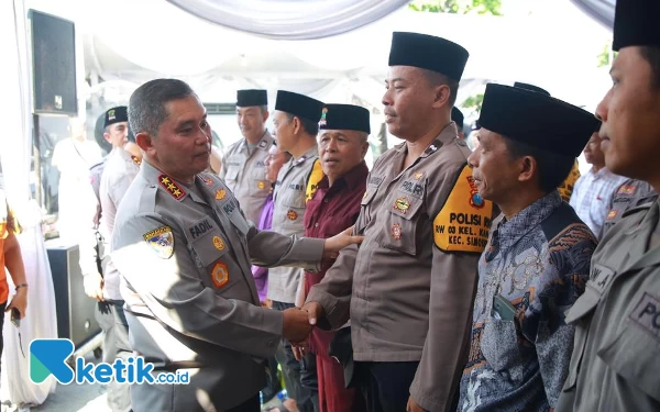 Foto Kabaharkam Polri Komjen Pol Fadil Imran melakukan peninjauan secara langsung Polisi RW di Surabaya. (Foto: Shinta Miranda/Ketik.co.id)