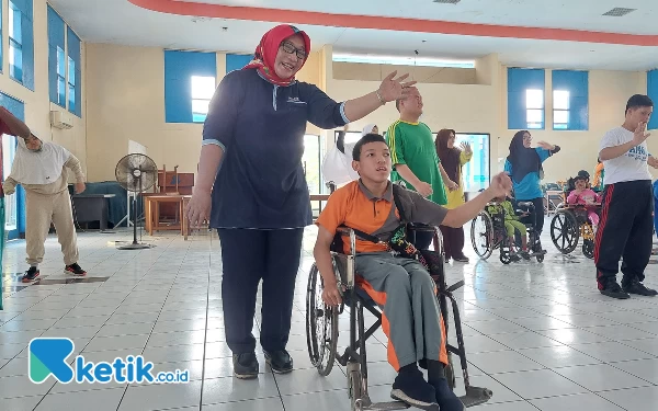 Thumbnail Perjuangan Isrumila, 27 Tahun Mengabdi untuk Anak Disabilitas