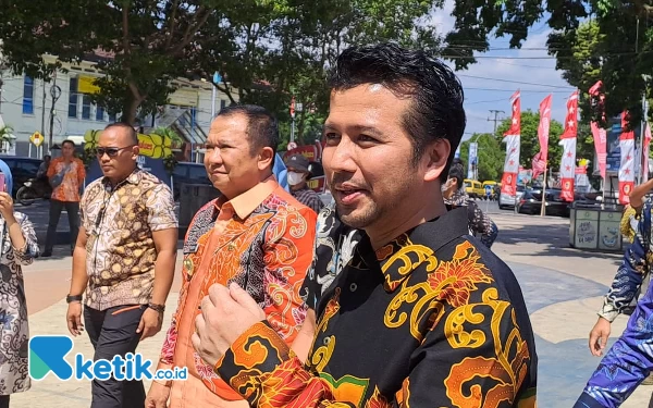 Thumbnail Bolak-Balik ke Jember, Emil Dardak Sorot Kemacetan di Jalur Probolinggo-Lumajang