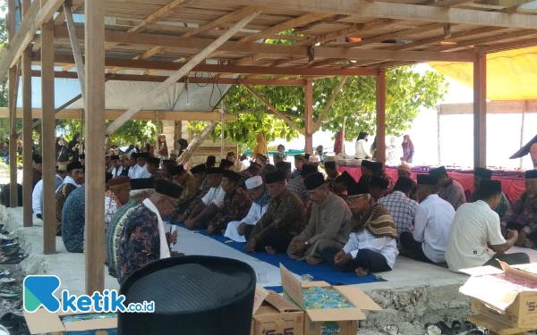 Foto Suasana pembacaan doa dan Tahlilan di desa Lele (Foto Abdila Amin)