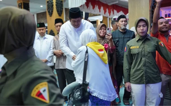 Wabup Pacitan Sambut Kedatangan Jamaah Haji Kloter 2, Suasana Haru Mewarnai