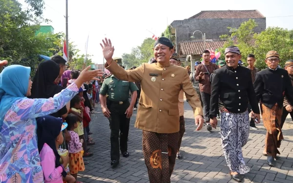 Thumbnail Berita - Kirab Ganti Langse Srigati, Wabup Ngawi: Lestarikan Budaya Sekaligus Geliatkan Ekonomi Rakyat