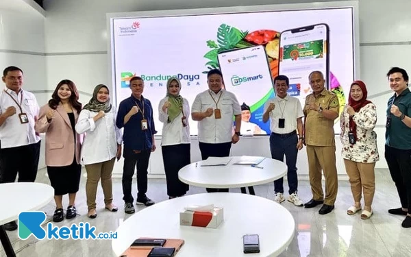 Foto Direksi PT Bandung Daya Sentosa dan PT Telkom saat penandatanganan MoU di Graha Merah Putih Telkom Bandung , Selasa (1/8/23).(Foto: Iwa/Ketik.co.id)