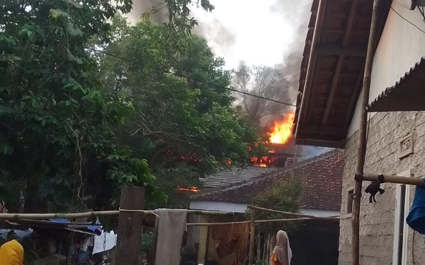 Thumbnail Pesantren Al-Muhtar Tanjungsari Cianjur Terbakar, Kerugian Ditaksir Ratusan Juta Rupiah