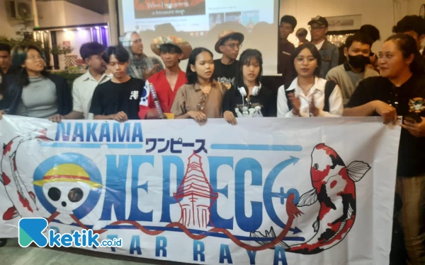 Foto Perwakilan komunitas Nakama One Piece Blitar Raya berfoto bersama selepas nobar, Minggu (6/8/2023) (Foto: Favan/ketik.co.id)