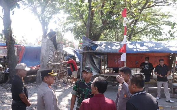 Jaga Kerukunan, Warga PSHT Kedunggalar, Ngawi Mulai Bongkar Tugu di Fasum, Sunarto: Semoga Bisa Menjadi Contoh