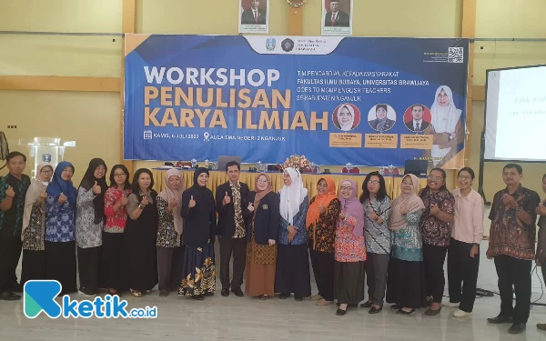 Foto Puluhan guru Bahasa Inggris se-Nganjuk mengikuti Workshop Penulisan Karya Ilmiah oleh Dosen FIB Universitas Brawijaya (UB).