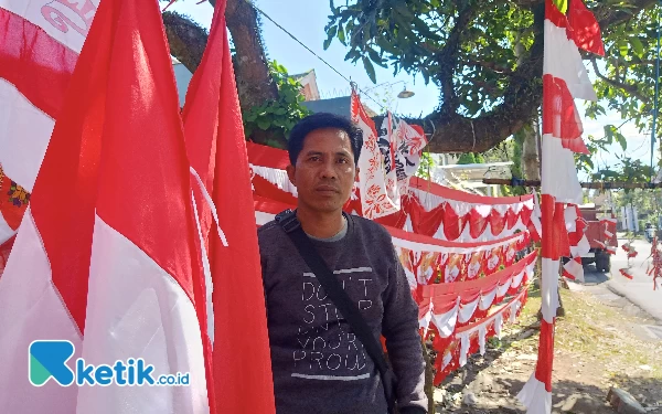 Thumbnail Untung-Rugi Pedagang Bendera di Jalanan Kota Malang