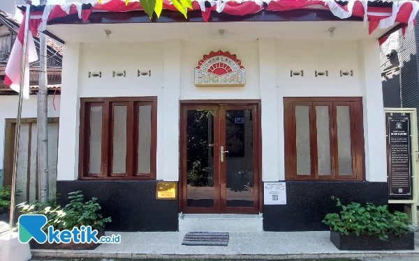 Foto Tampak depan Rumah Lahir Bung Karno. (Foto: Husni Habib/Ketik.co.id)