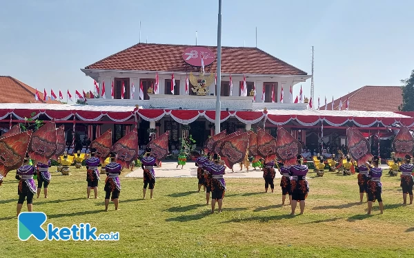 Foto Penampilan tarian kolosal pada peringatan Hari kemerdekaan Republik Indonesia yang Ke-78, Kamis (17/8/2023).(Foto: Husni Habib/Ketik.co.id)