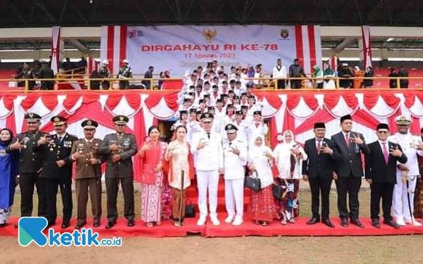 HUT Kemerdekaan Indonesia, Bupati Freddy Thie Serahkan Bantuan BPJS Ketenagakerjaan dan Penghargaan Setya Lencana